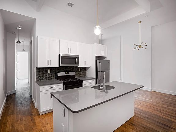 2nd image of 10 W 122nd St #2R