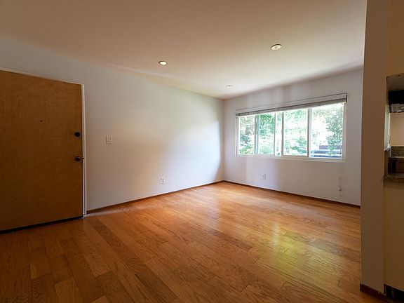 3rd image of 550 Hawthorne Ave #550