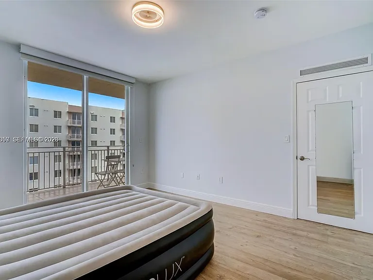 2425 SW 27th Ave #806 — Photo 23