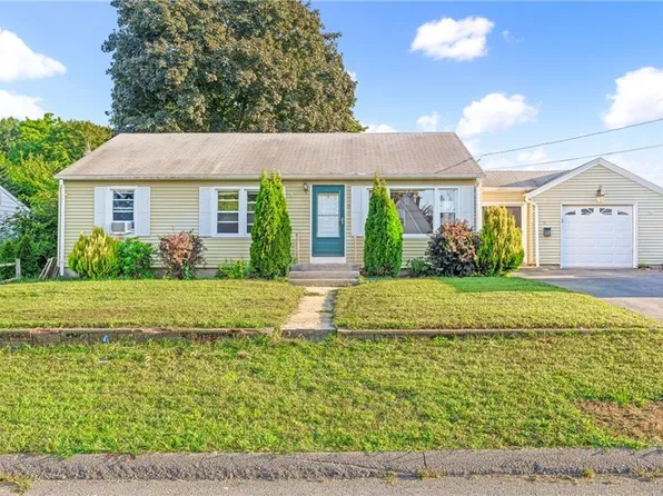 15 Westbrook Rd, Cranston, RI 02920