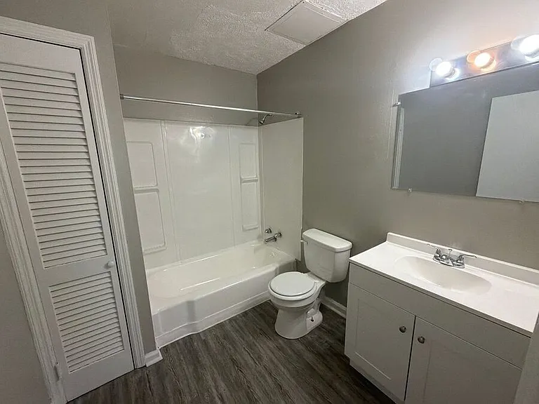 1708 Jennifer Road — Photo 46