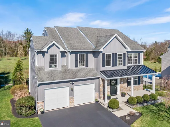 164 Oak Creek Dr, Royersford, PA 19468