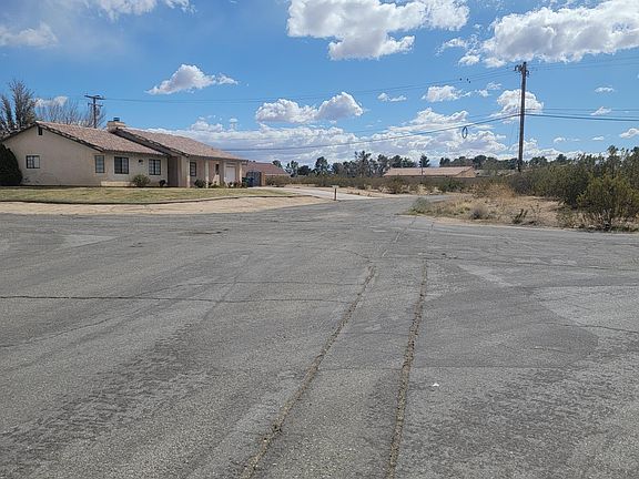 3rd image of Ives Dr