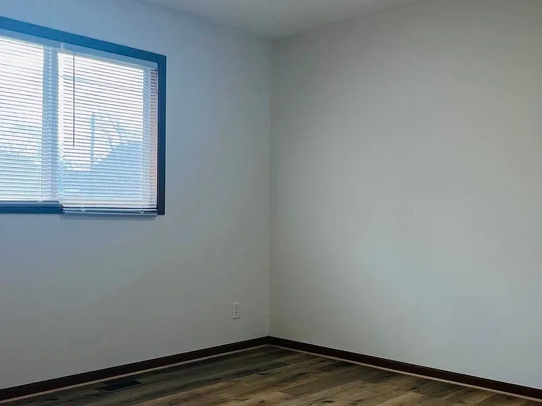 240 N 1st St #12 — Photo 5