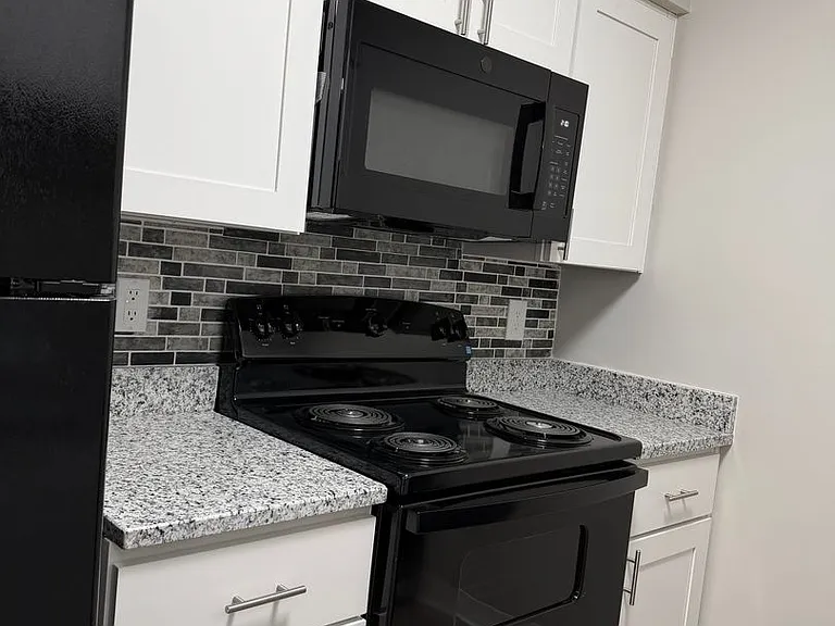 Bellevue Hills — Photo 26