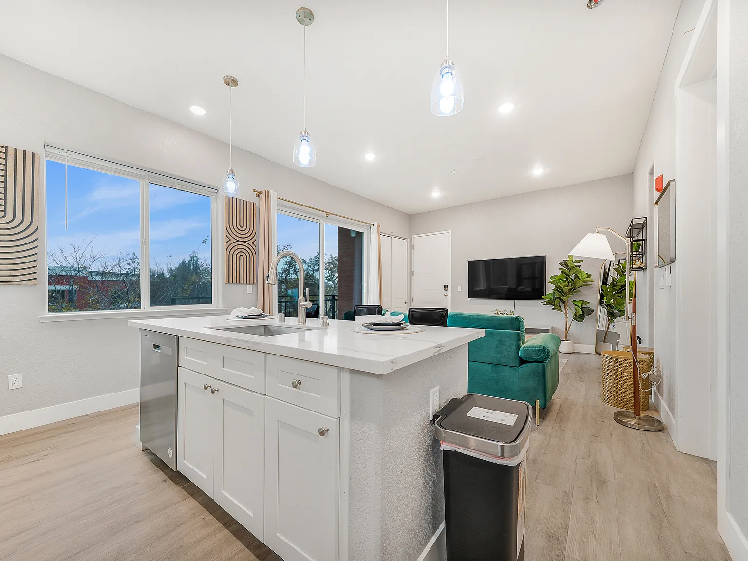 1 bed, 710 sqft, $2,675 — Photo 4
