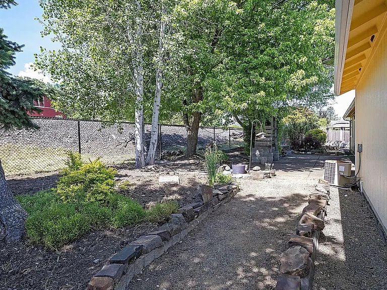 305 Blackberry Ct — Photo 14