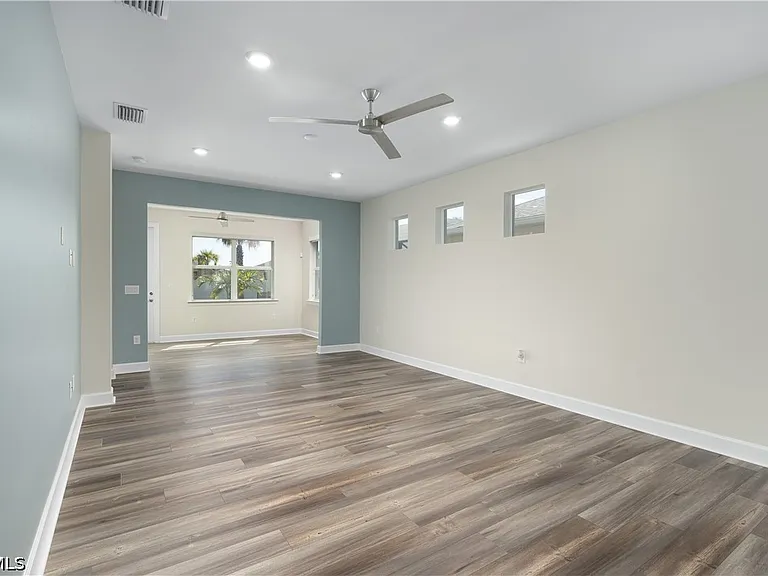 42186 Edgewater Dr — Photo 9