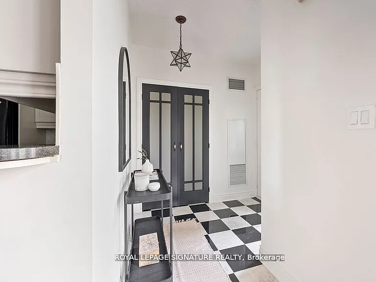 1 Rean Dr #Townhouse 9 — Photo 4