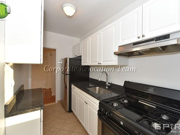 4th image of 3091 Crescent St APT 5G