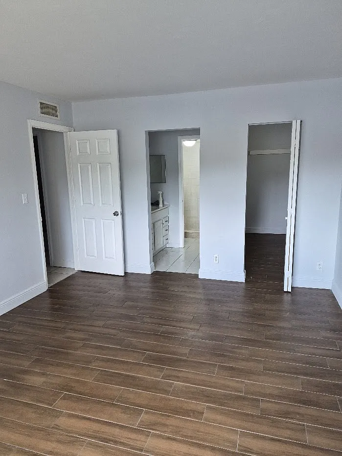 2 bed, 1060 sqft, $1,800 — Photo 3