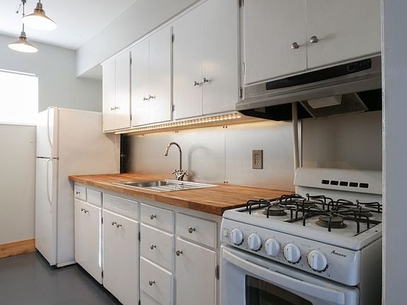 5th image of 804 N Locust St #B2