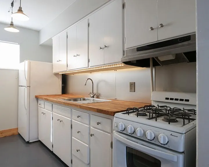 804 N Locust St — Photo 6