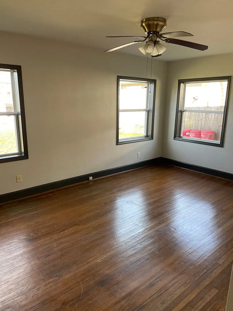 Desirable Red Bank 1 Bedroom — Photo 3