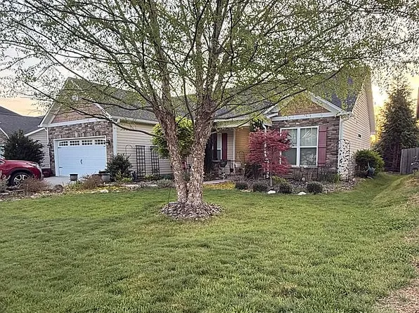 74 Foxtail Ct, Hendersonville, NC 28792