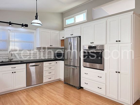4th image of 4227 Mount Herbert Ave