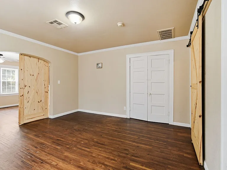 E 8th St Duplex — Photo 33