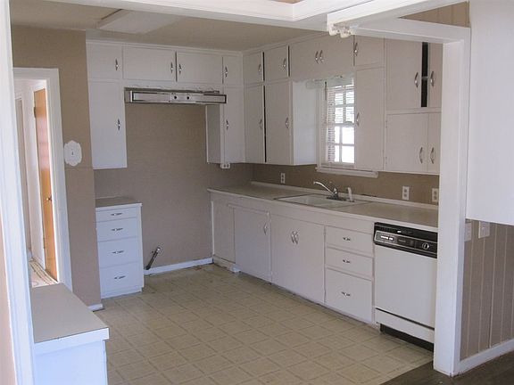 4th image of 1412 N Avenue G