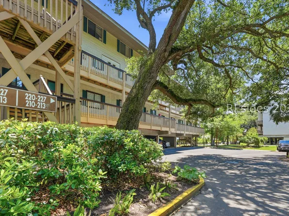 156 Dillon Rd APT 225, Hilton Head Island, SC 29926