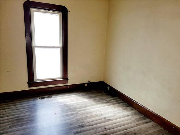 5th image of 269 N Warman Ave