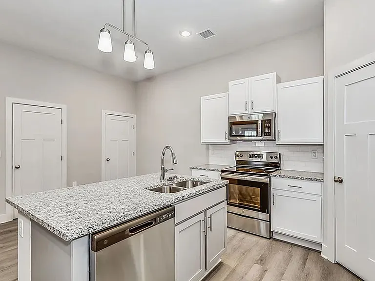 3514 W 45th St S — Photo 8