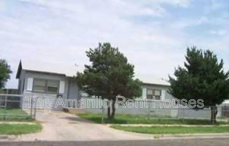 4 bed, 1.0 bath, 1716 sqft, $1,300 — Photo 1