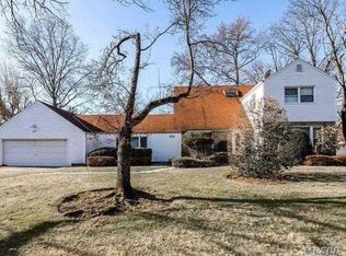 87 Searingtown Rd, Albertson, NY 11507