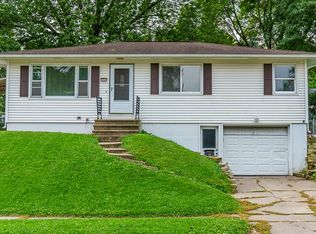 2225 Country Club Dr, Marion, IA 52302