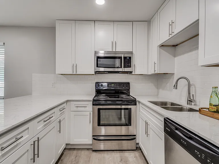 5444 Gaston Ave #203 — Photo 8