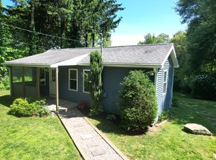 83 S Ferry Rd, Narragansett, RI 02882