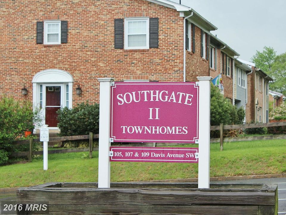 Join life at South Gate II Condominium