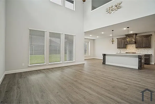 812 Woodview Ct — Photo 5