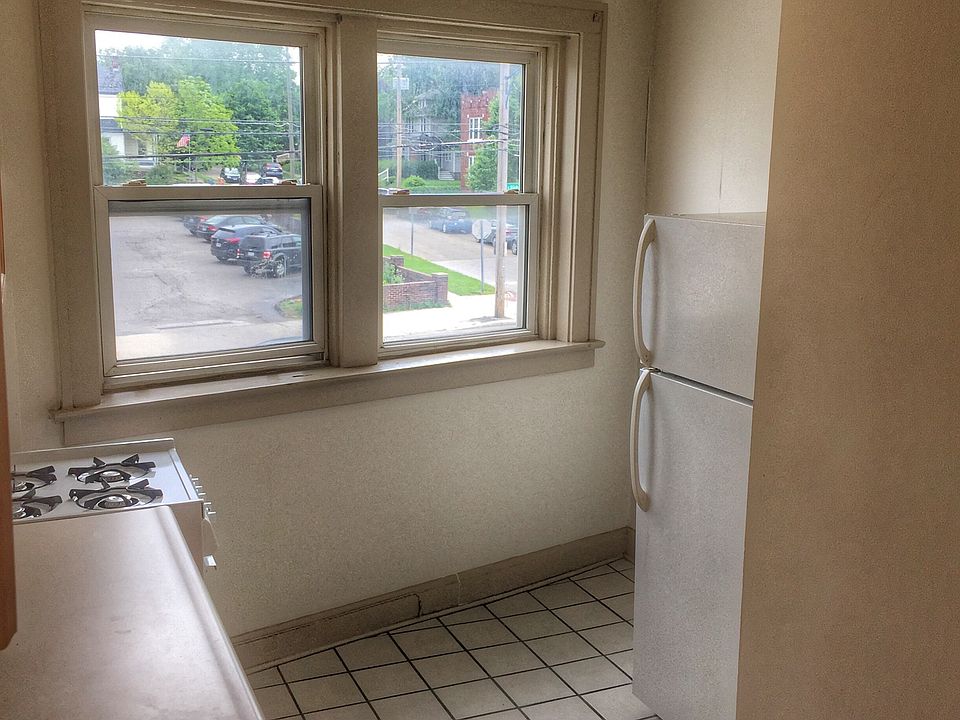 2nd image of 3311 1/2 N High St APT 4