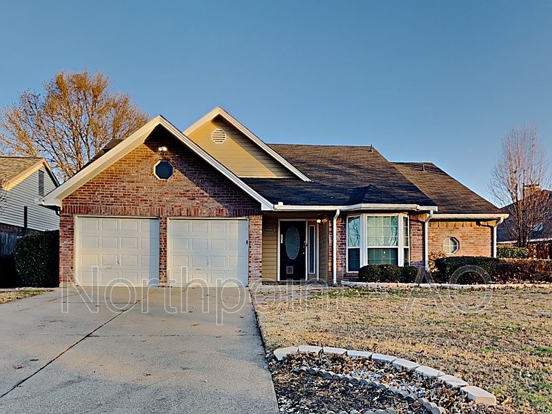 1st image of 2808 Sommerset Dr