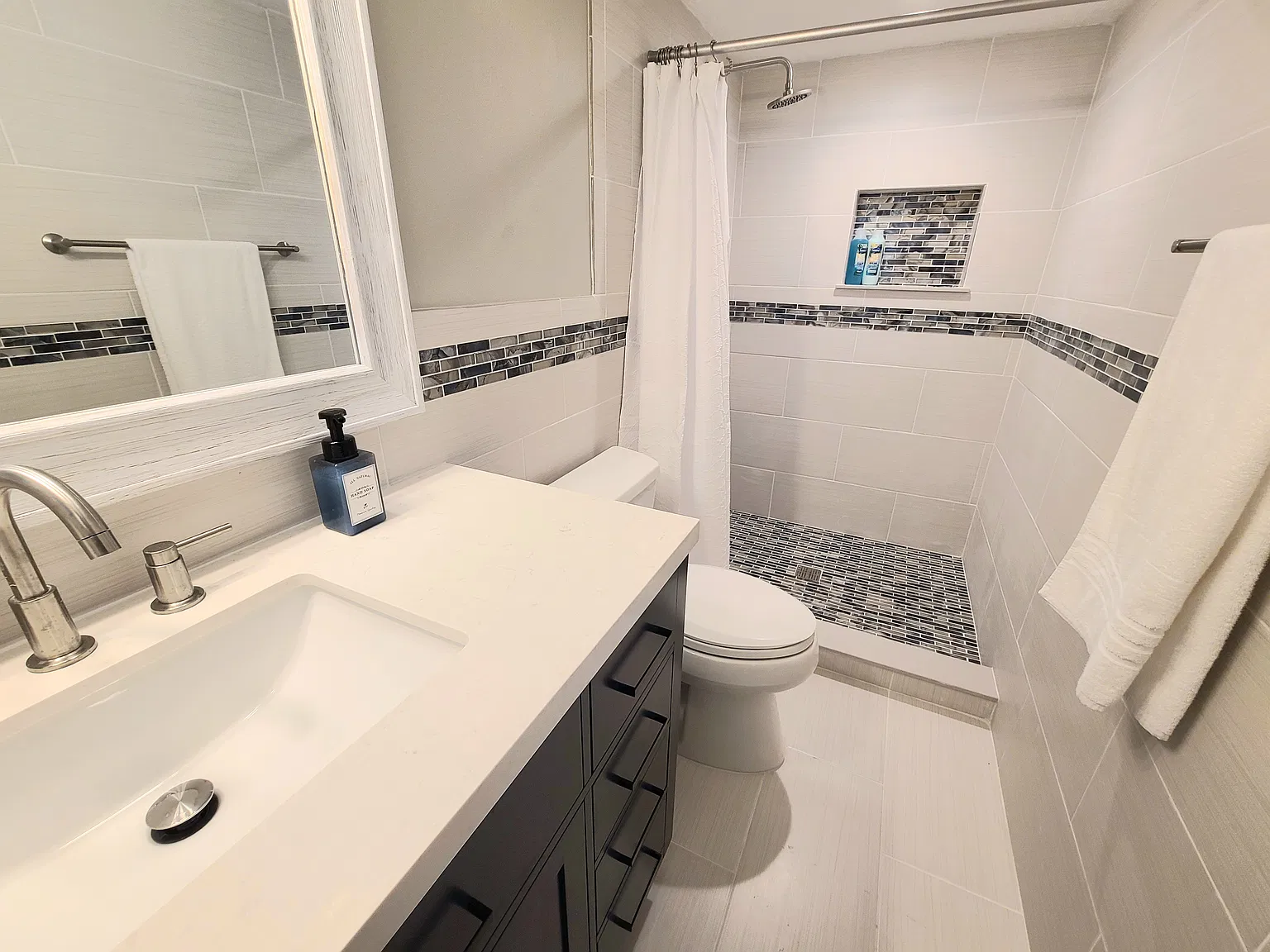 4 bed, 2347 sqft, $8,500 — Photo 2