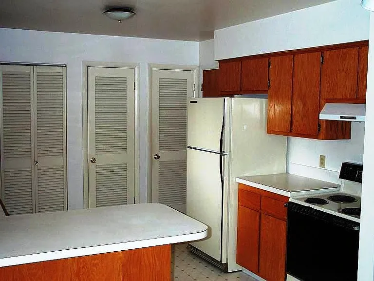 331 W Willox Ln — Photo 7