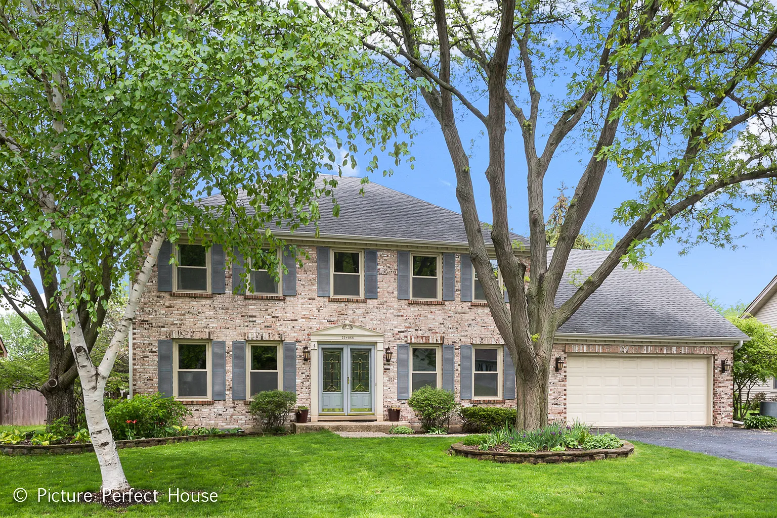 25W066 Setauket Ave photo 1