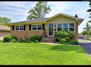 443 W Lake Park Dr, Addison, IL 60101