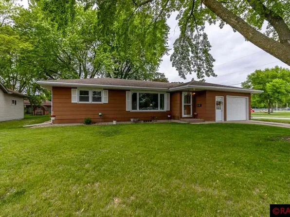 390 N Montgomery Ave, Le Center, MN 56057