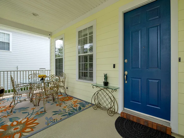 2119 Fernleigh Dr — Photo 2