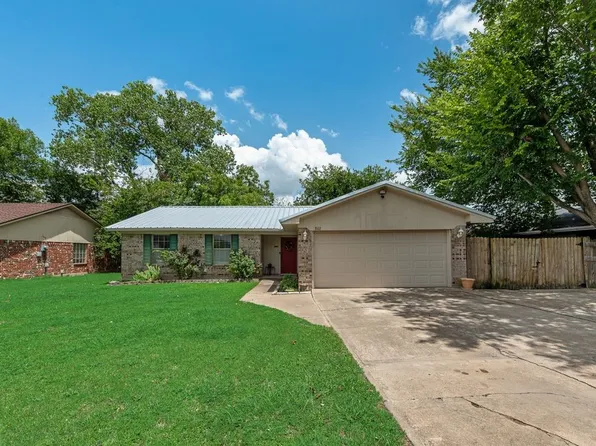 802 N Spears St, Alvarado, TX 76009