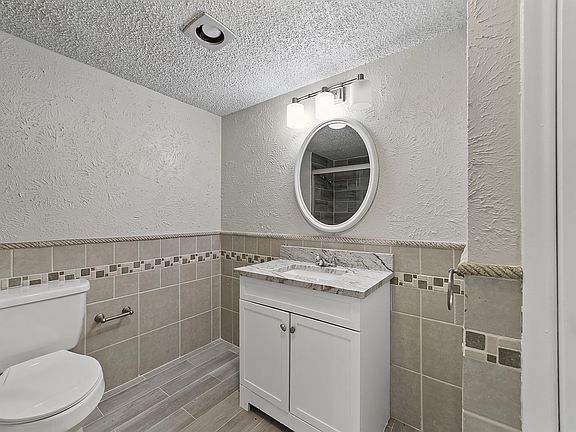 3rd image of 9060 Pensacola Dr #2B-630542