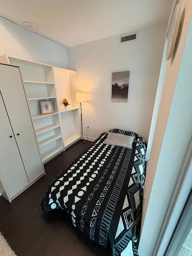 Building Photo - 121 Saint Patrick St #620A