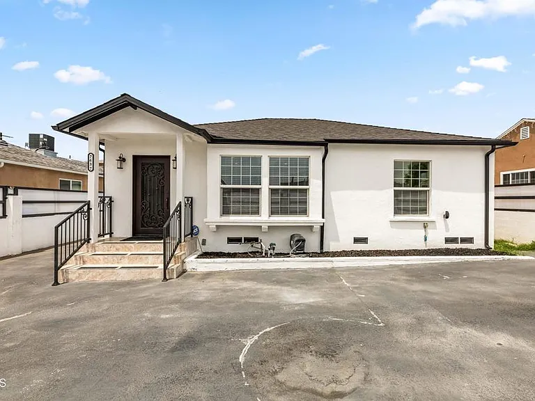 7637 Radford Ave — Photo 1