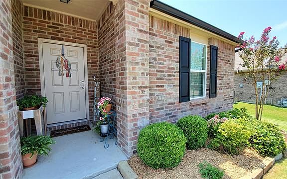 5th image of 1301 Wysteria Ln