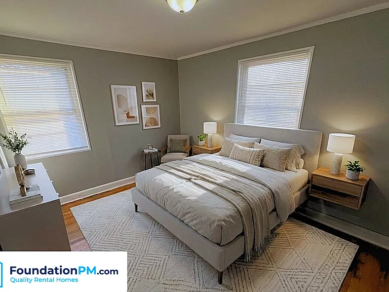 1570 Rebecca St — Photo 13