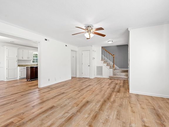 4th image of 335 Andrew Dr