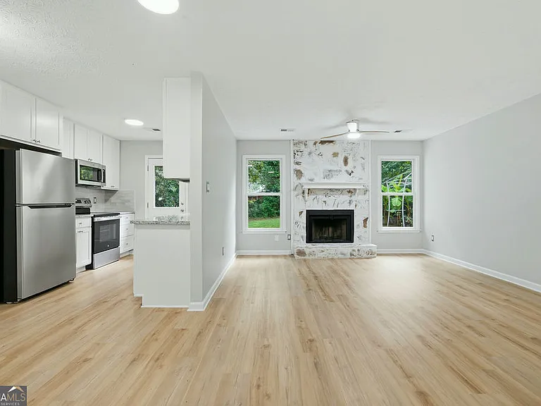 210 Meadow Run — Photo 4