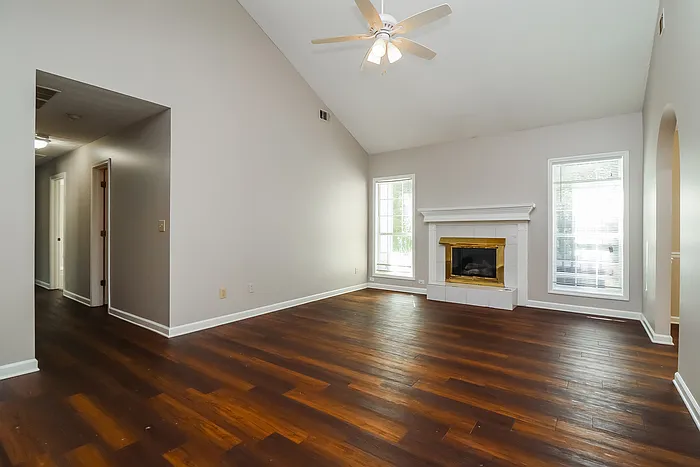 3 bed, 2.0 bath, 1626 sqft, $1,845 — Photo 3