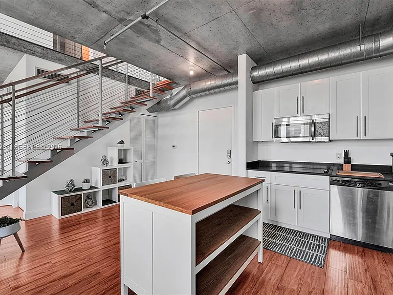 690 SW 1st Ct #Penthouse I12 — Photo 5